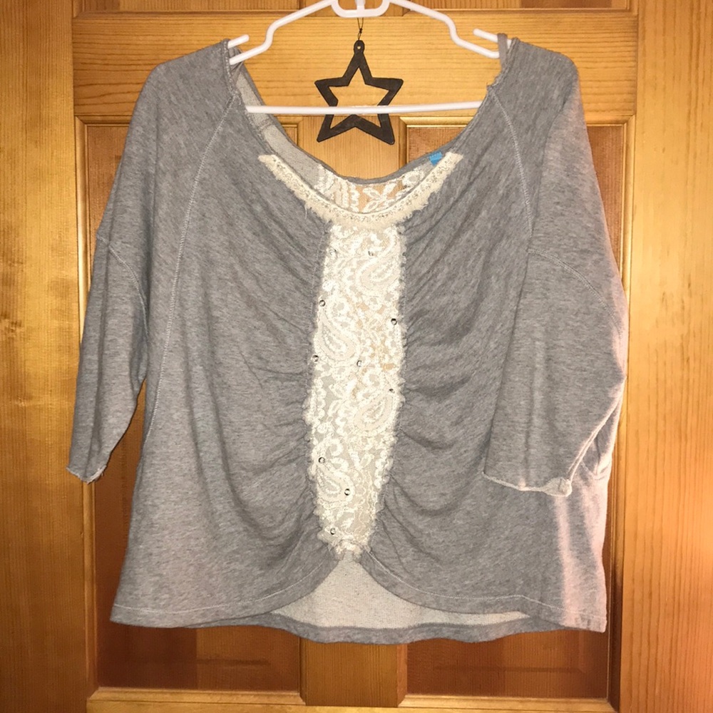 ☀️ 3 for $15☀️ FP sweatshirt with lace and beading